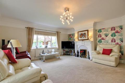 4 bedroom detached bungalow for sale, Northfield Close, South Cave, Brough