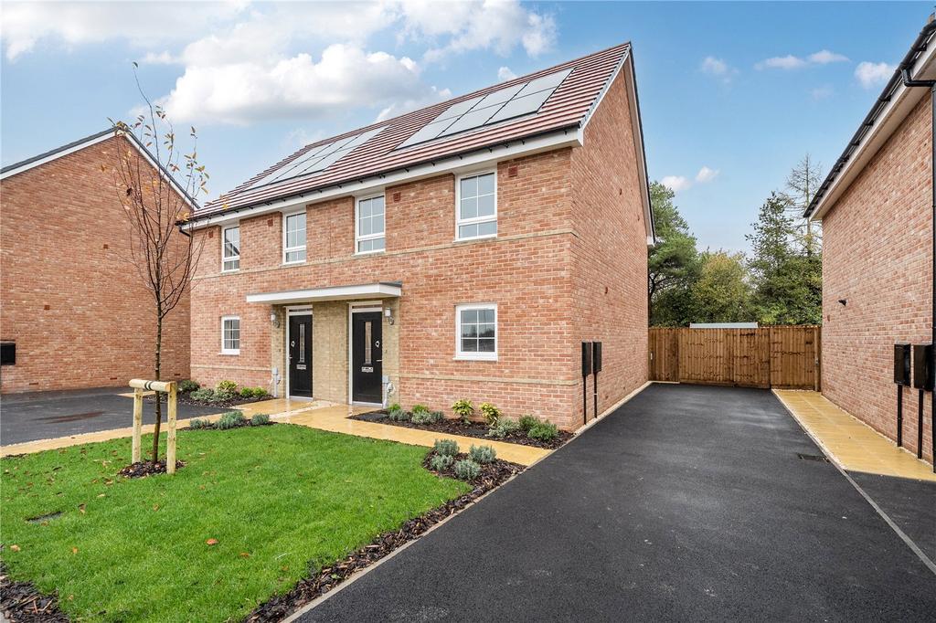 3 bedroom semi-detached house to rent