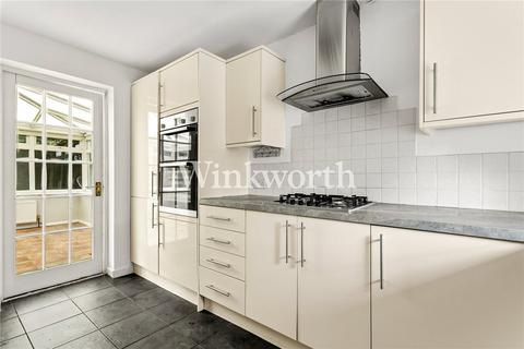 2 bedroom detached house for sale, Derwent Road, London, N13