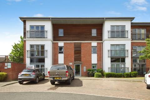 2 bedroom apartment to rent, Riverside Close, Romford, RM1