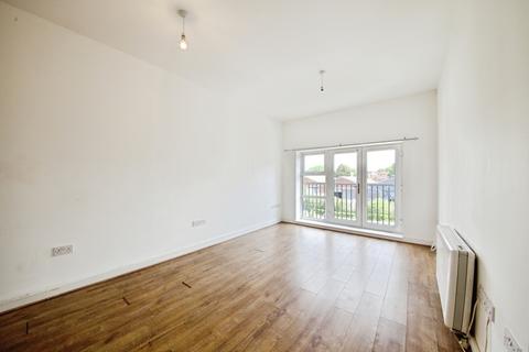 2 bedroom apartment to rent, Riverside Close, Romford, RM1
