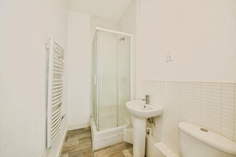 2 bedroom apartment to rent, Riverside Close, Romford, RM1