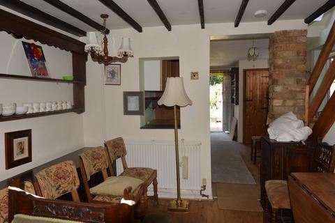 2 bedroom terraced house to rent, Hitchin Road, Henlow, SG16