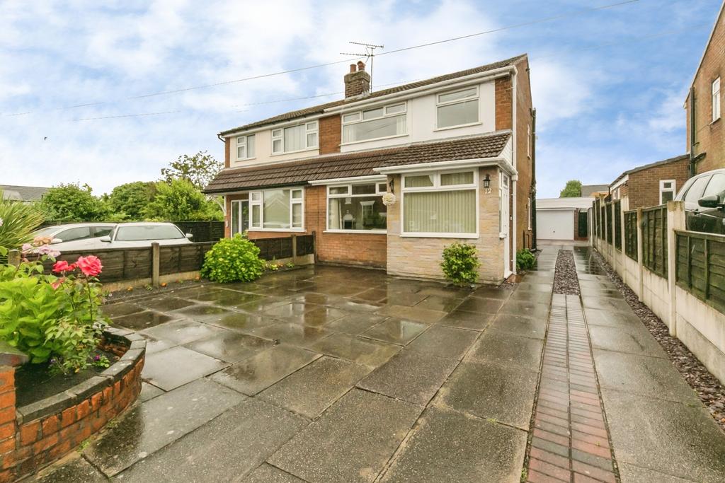 3 bedroom semi-detached house for sale
