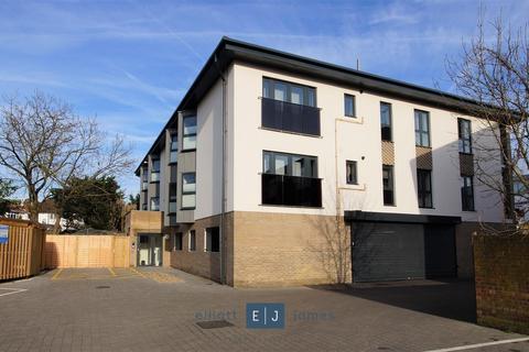 1 bedroom apartment to rent, Lesley Court, Loughton IG10