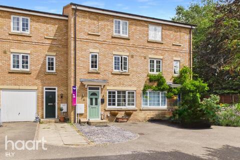 3 bedroom townhouse for sale, Redshank Close, Soham
