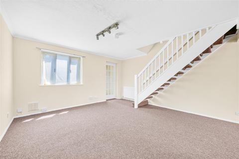 3 bedroom terraced house to rent, Aldington Close, Dagenham