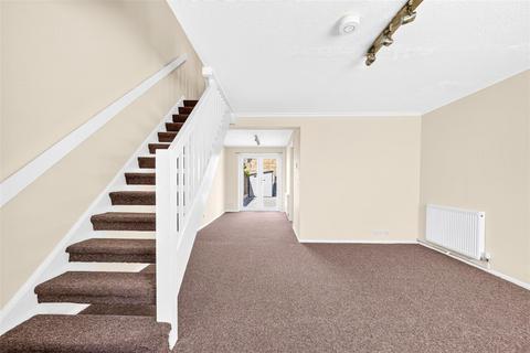 3 bedroom terraced house to rent, Aldington Close, Dagenham