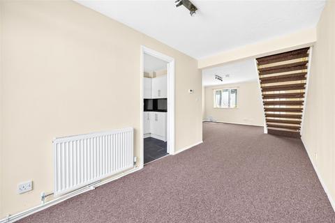 3 bedroom terraced house to rent, Aldington Close, Dagenham