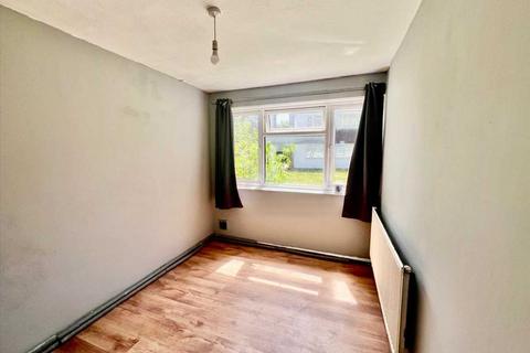 2 bedroom maisonette to rent, Farnham Road, Slough