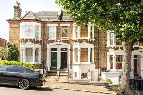 Studio to rent, Waller Road, London SE14