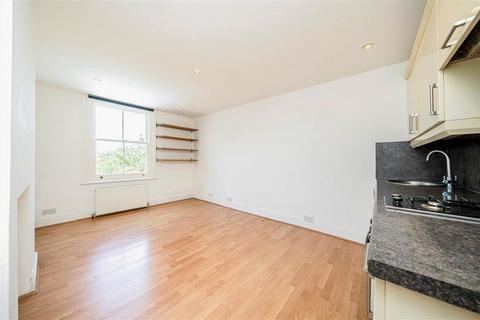 Studio to rent, Waller Road, London SE14