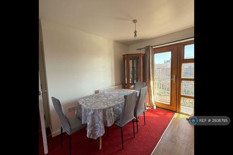 2 bedroom flat to rent, Cooke Street, Essex, IG11