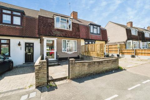 3 bedroom terraced house for sale, Somerset Gardens, Hornchurch, Essex, RM11