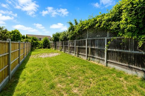 3 bedroom terraced house for sale, Somerset Gardens, Hornchurch, Essex, RM11