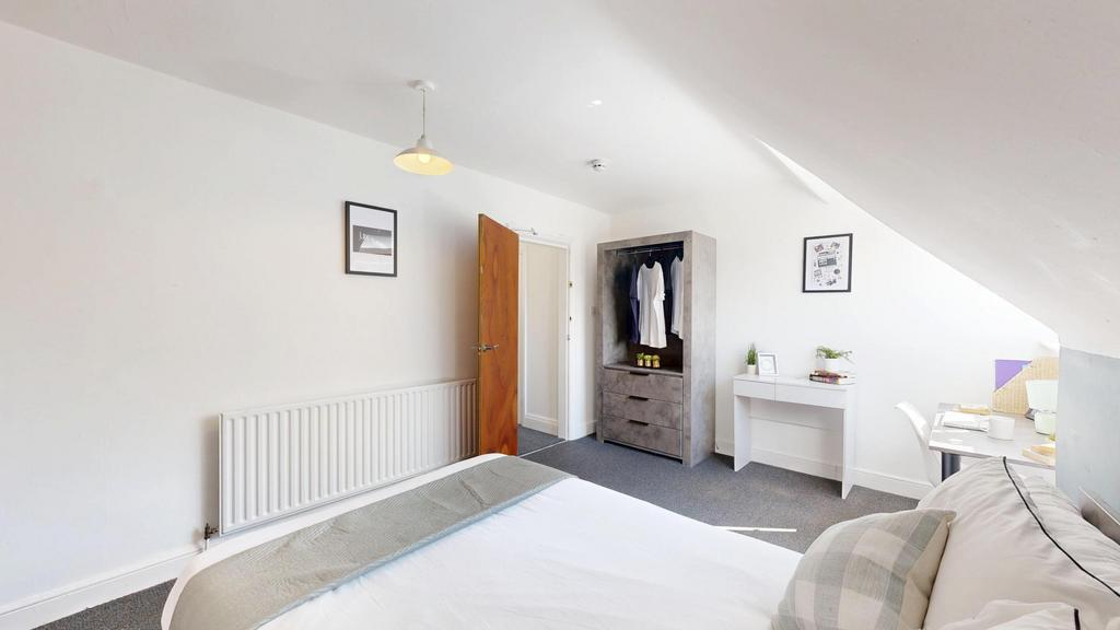 St Michaels Crescent, Leeds LS6 - More