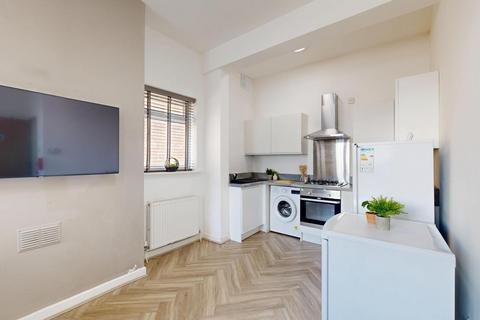 4 bedroom house to rent,  Cardigan Road, Leeds LS6