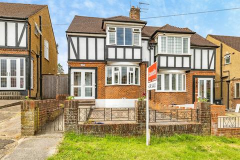 Ashfield Avenue, Bushey