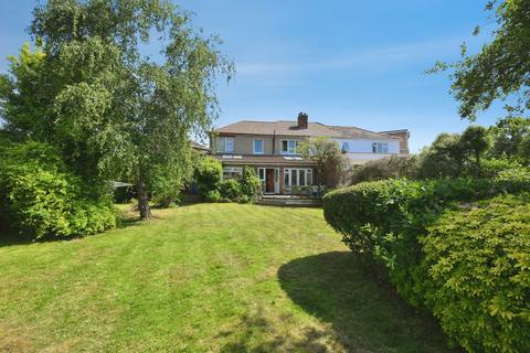 Sandringham Close, Enfield, EN1