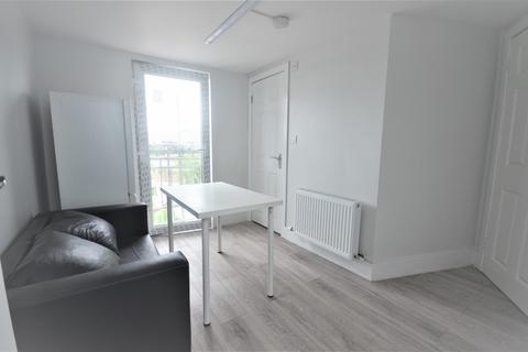 4 bedroom flat to rent, Fullwell Avenue, IG5 0RA