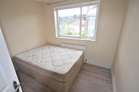 4 bedroom flat to rent, Fullwell Avenue, IG5 0RA