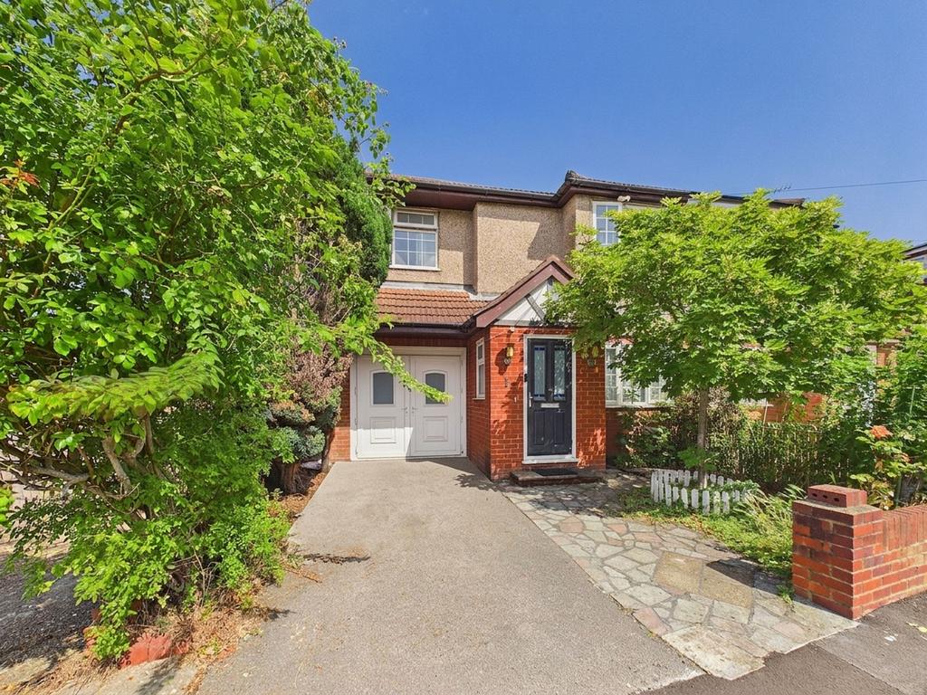 Detached house exterior, driveway