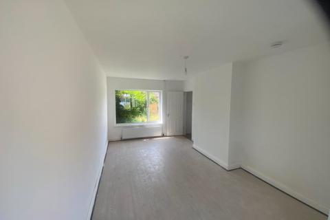 3 bedroom semi-detached house to rent, Pinfold Avenue, Stoke-on-trent ST6
