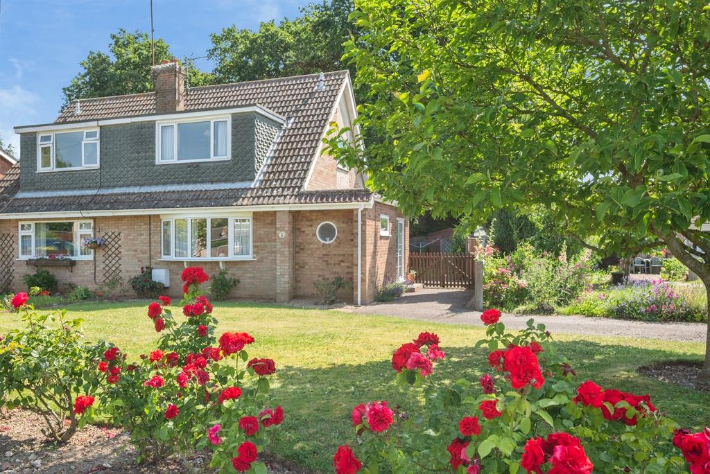 2 bedroom semi-detached bungalow for sale