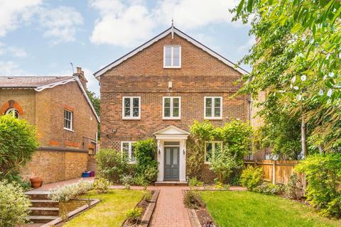 The Avenue, Twickenham TW1