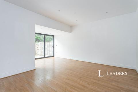 3 bedroom house to rent, York Court, London Road, Sayers Common, BN6