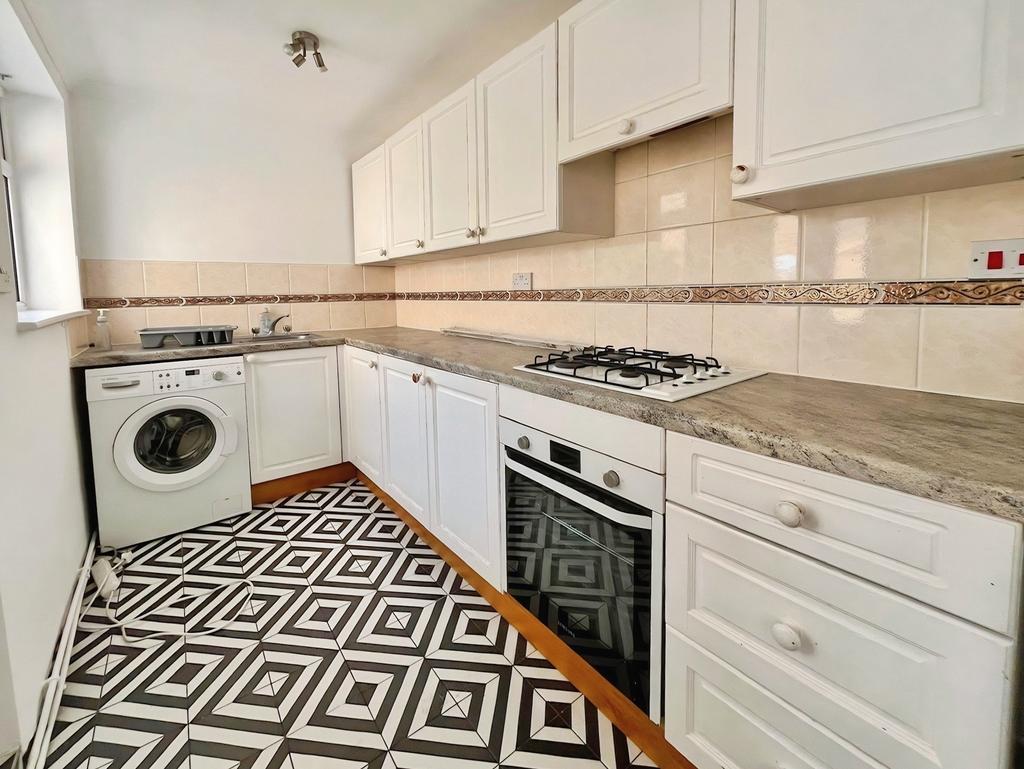 2 bedroom end of terrace house to rent