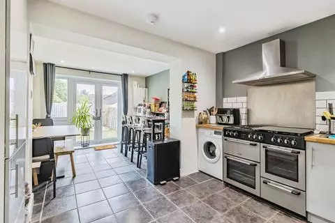 2 bedroom terraced house for sale - View 2