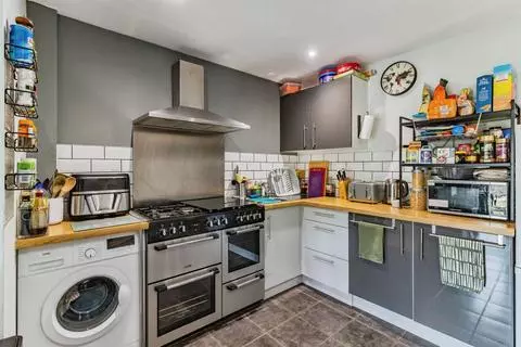 2 bedroom terraced house for sale - View 3