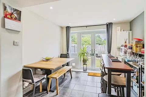 2 bedroom terraced house for sale - View 4