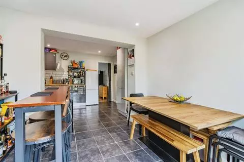2 bedroom terraced house for sale - View 5