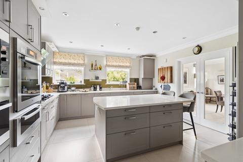 4 bedroom flat for sale, Flat  Valency House, Northwood HA6