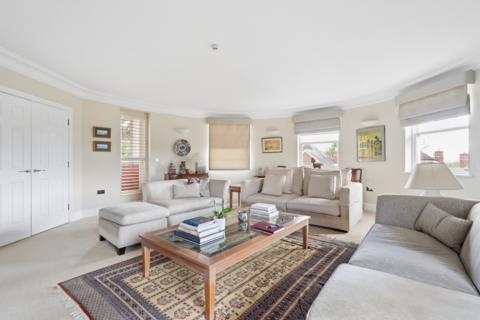 4 bedroom flat for sale, Flat  Valency House, Northwood HA6