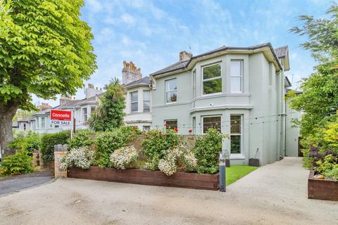 4 bedroom end of terrace house for sale, Thurlow Park, Torquay