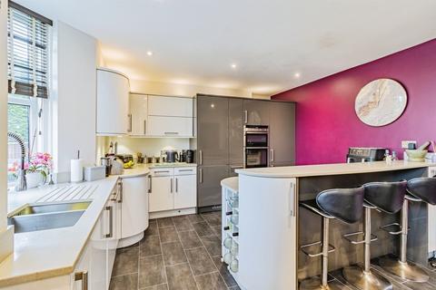 4 bedroom end of terrace house for sale, Thurlow Park, Torquay