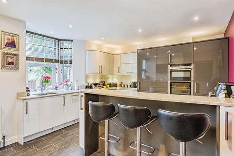 4 bedroom end of terrace house for sale, Thurlow Park, Torquay