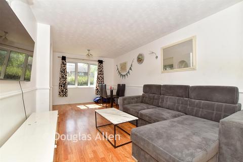 2 bedroom ground floor flat for sale, Sapphire Close, Dagenham, Essex