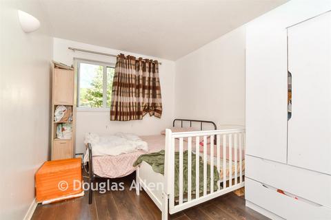 2 bedroom ground floor flat for sale, Sapphire Close, Dagenham, Essex