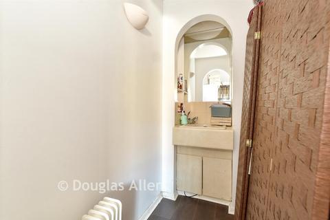 2 bedroom ground floor flat for sale, Sapphire Close, Dagenham, Essex