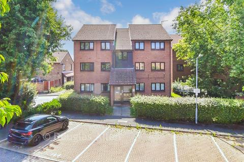 2 bedroom ground floor flat for sale, Sapphire Close, Dagenham, Essex