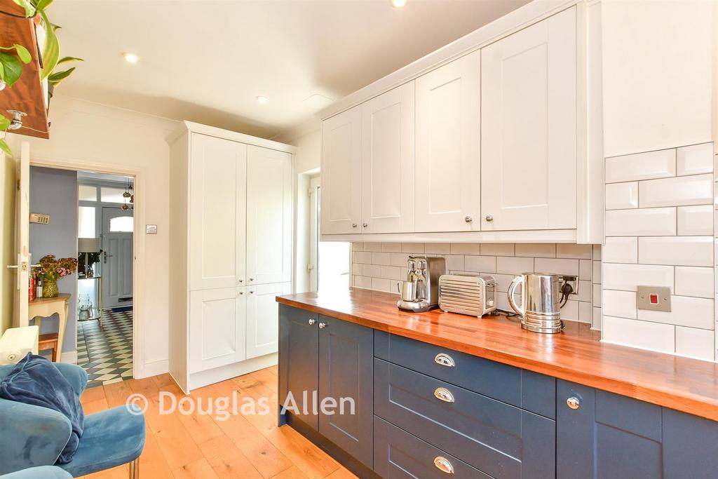 Main Road, Gidea Park, Essex - View 4