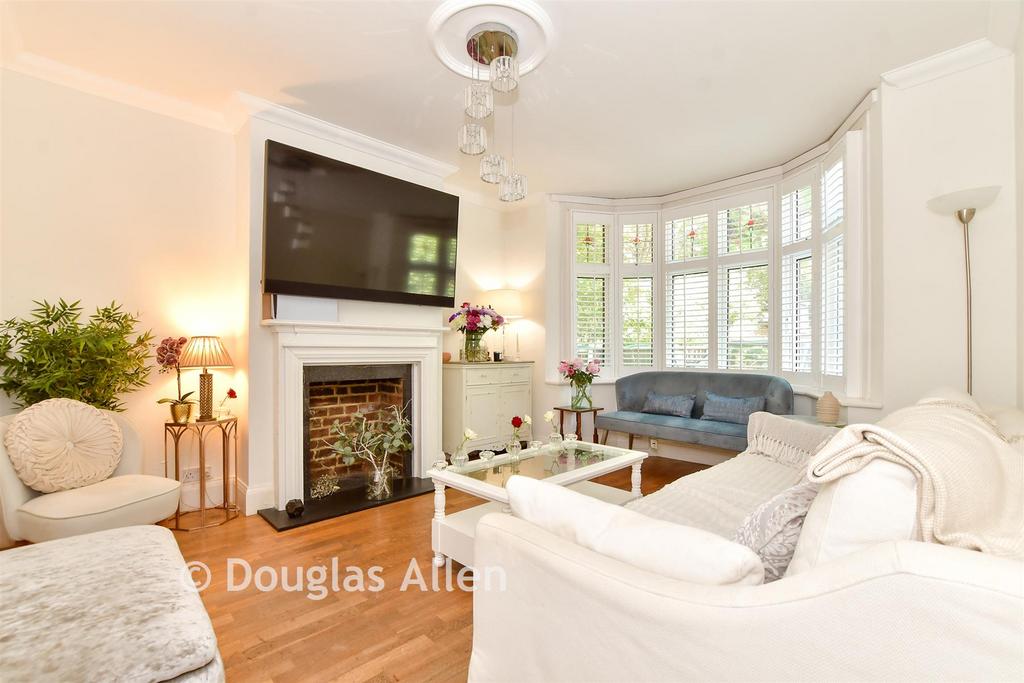 Main Road, Gidea Park, Essex - View 5
