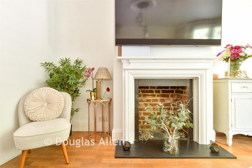 Main Road, Gidea Park, Essex - View 6