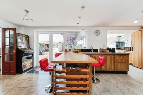 5 bedroom detached house for sale, Knights End Road, March