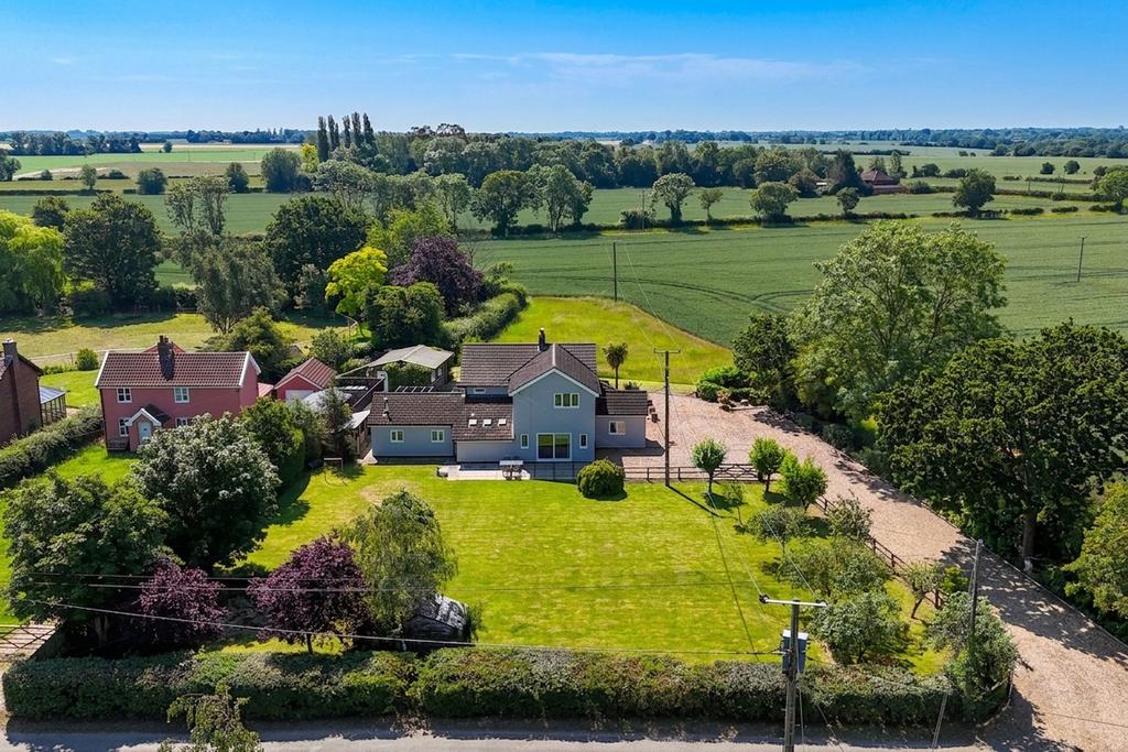 4 bedroom detached house for sale in Eye on OnTheMarket