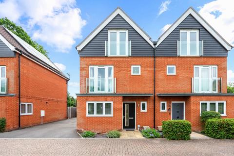 3 bedroom semi-detached house for sale, Four Oaks, Oxted RH8